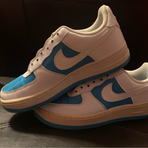 Vivid blue and white low tops air force 1 ‘07 - Picture 5 of 8